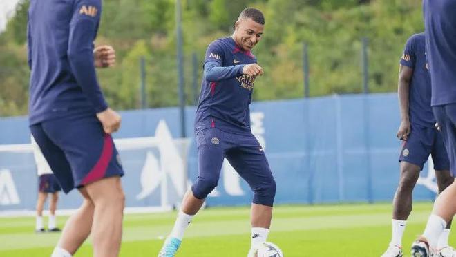 关于巴黎圣日耳曼前途光明！，Rookie新星重返赛场表现突出引发球迷热议的信息-爱游戏官方网站